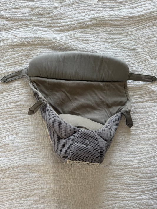 #49 Ergobaby infant insert