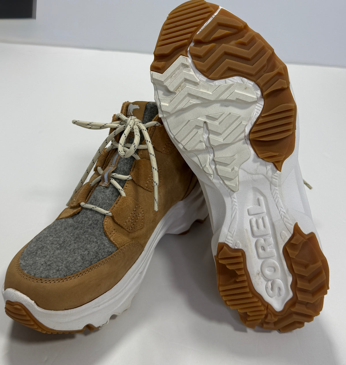 155 Women's Sorrel Size 9 Kinetic Breathru Caribou Waterproof Boots - like new/possibly never worn
