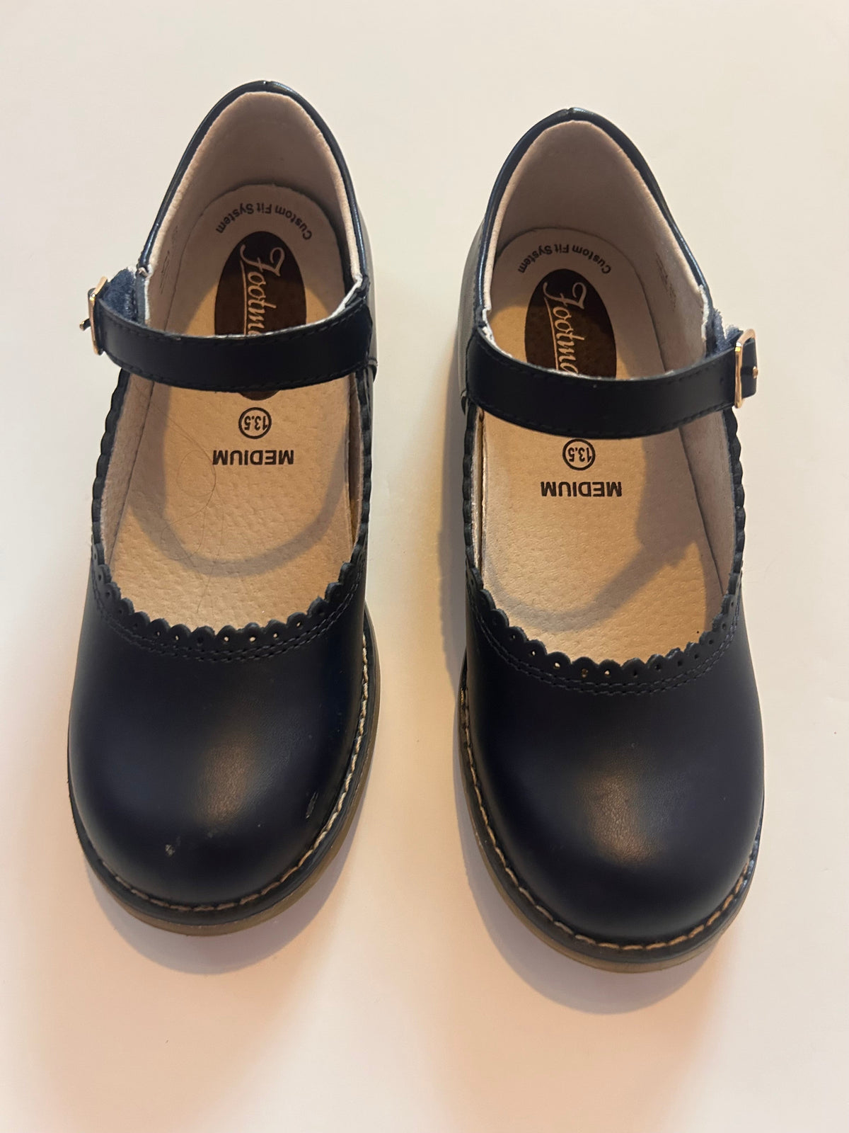 #56 girls navy size 13.5M Footmates VGUC