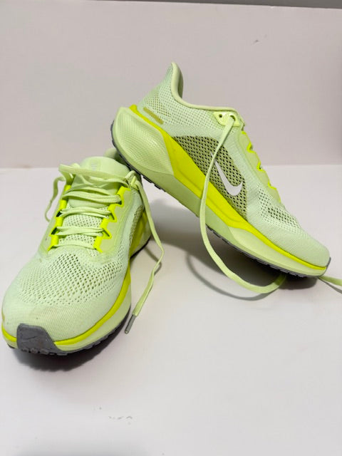 #64 Nike Women’s Pegasus 41 Running Shoe (NEW worn twice) Size 7