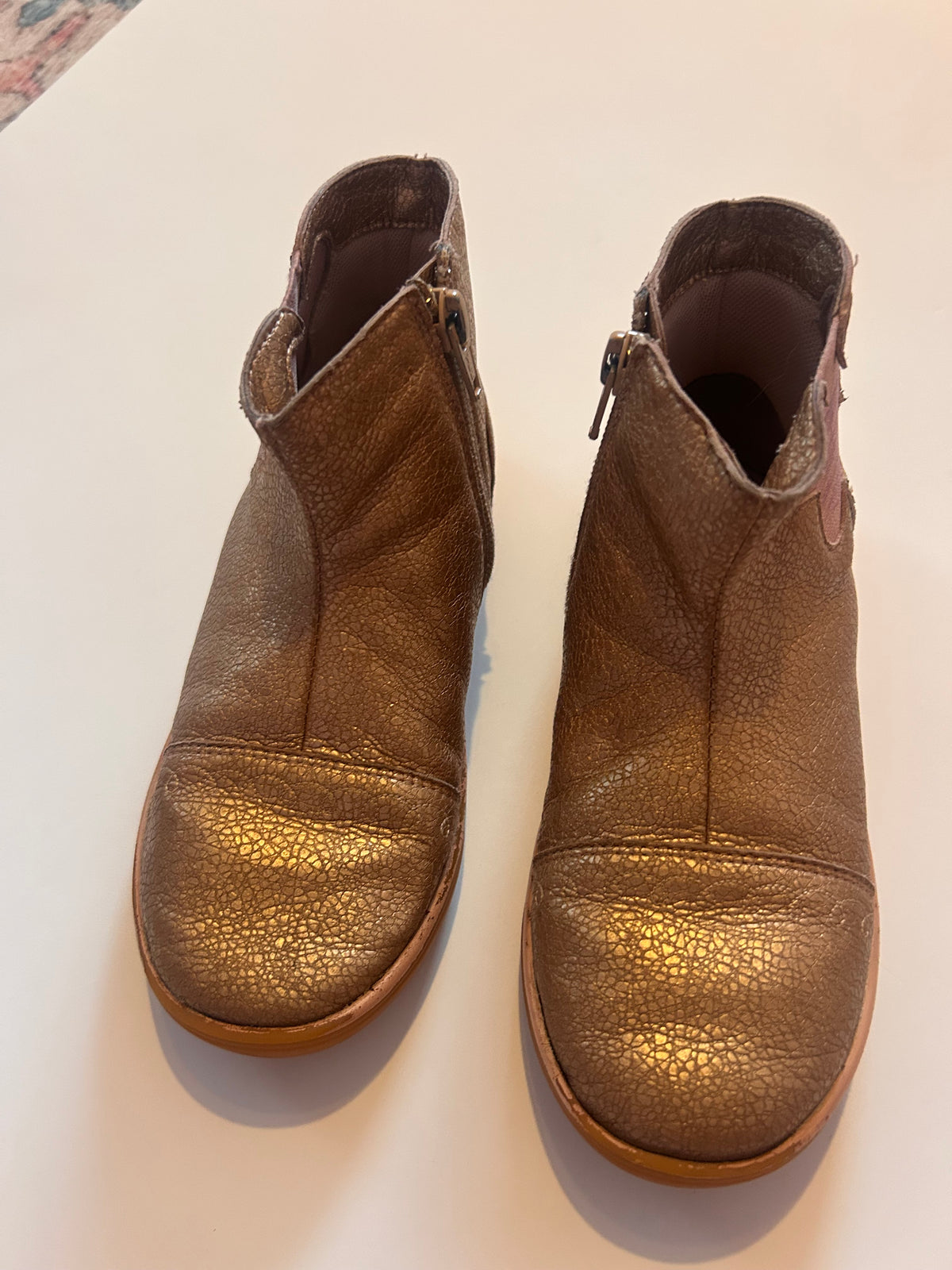 #56 Livie and Luca size 13M girls gold boots with pink detail VGUC
