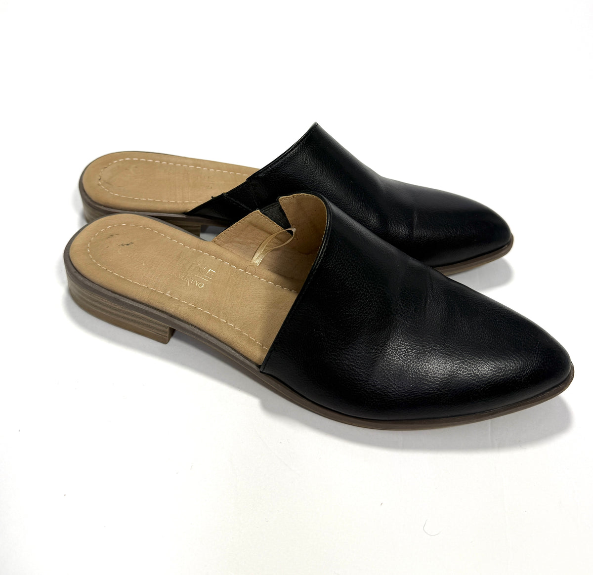 155 Women's Size 9 Black Slides