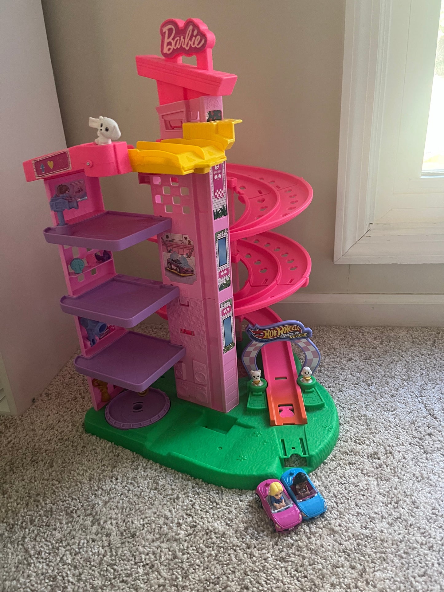 11/3 PRICE DROP Seller #20 Barbie hot wheels race track