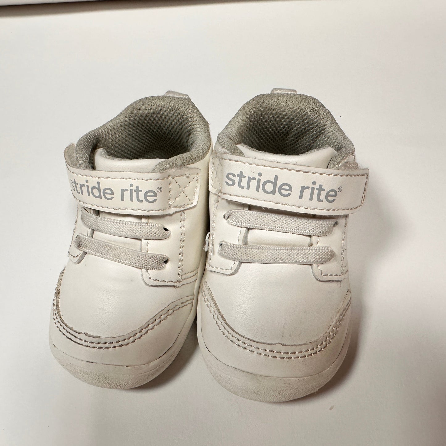 #4 Stride Rite White Shoe, Size Toddler 3