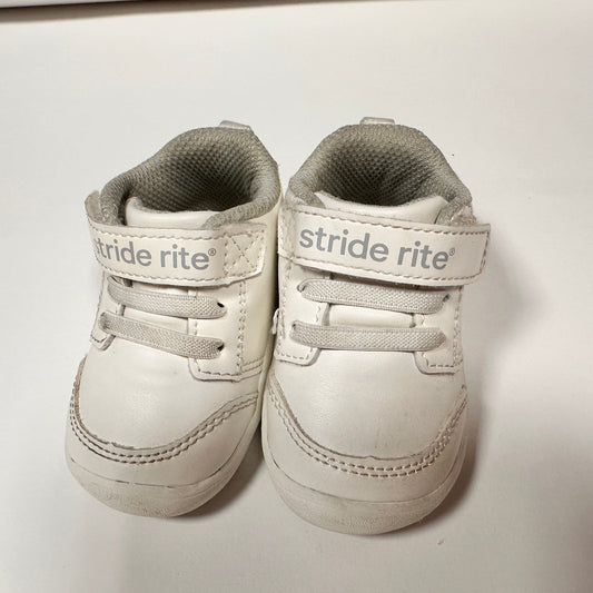 #4 Stride Rite White Shoe, Size Toddler 3