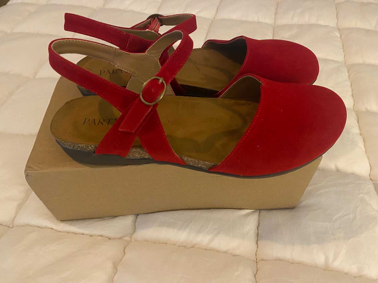 Seller 64 women’s size 9 comfort sandals