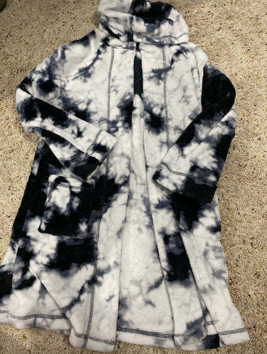 Seller #121 Girls size 6/7 super soft robe