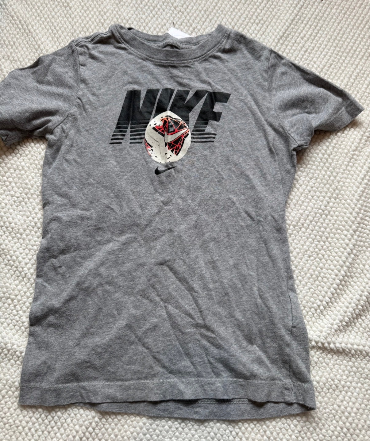 136 EUC Nike Soccer Shirt L