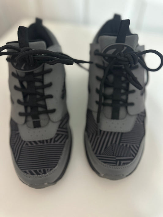#23 (reduced) heelys size 4