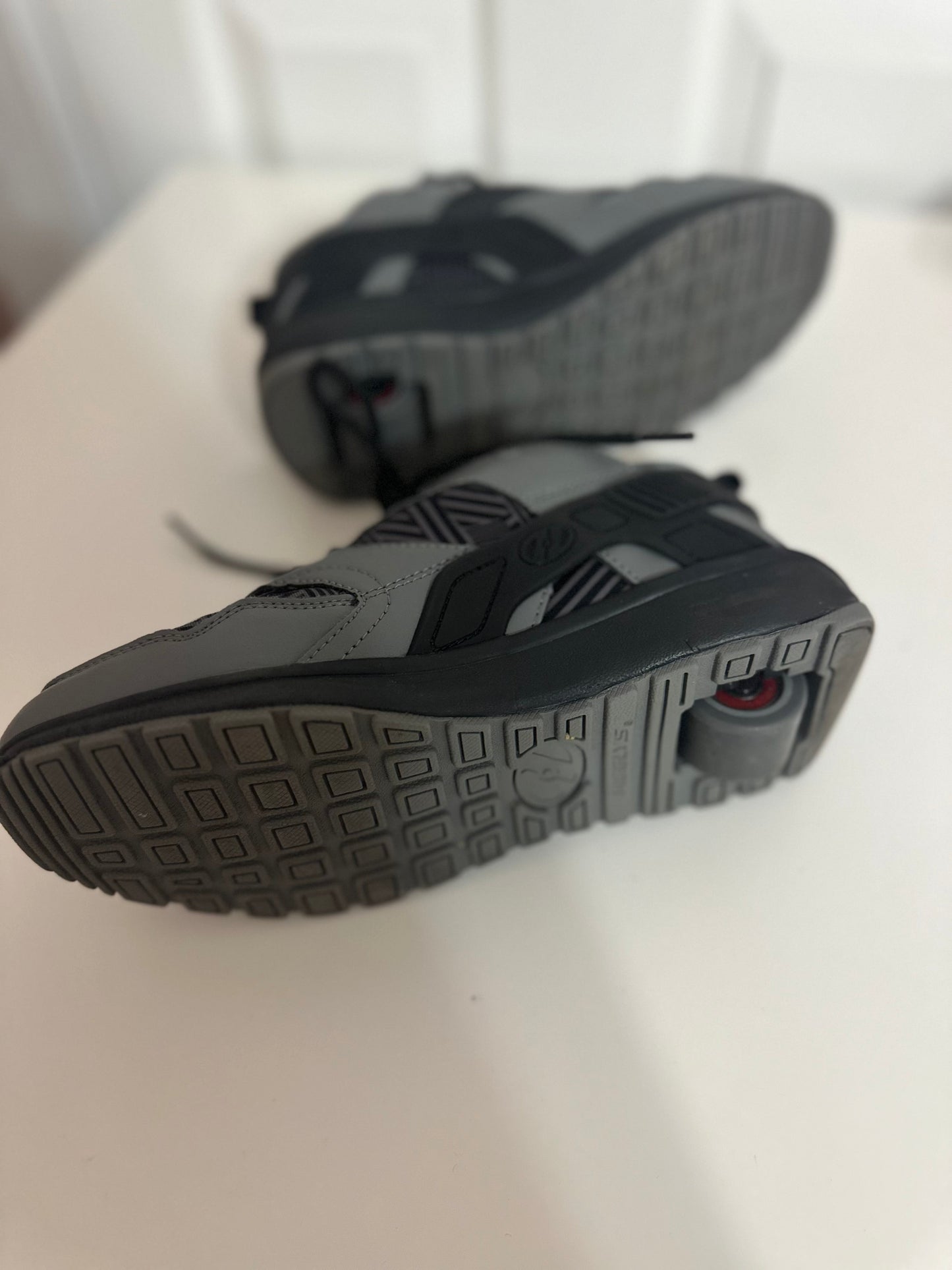 #23 (reduced) heelys size 4