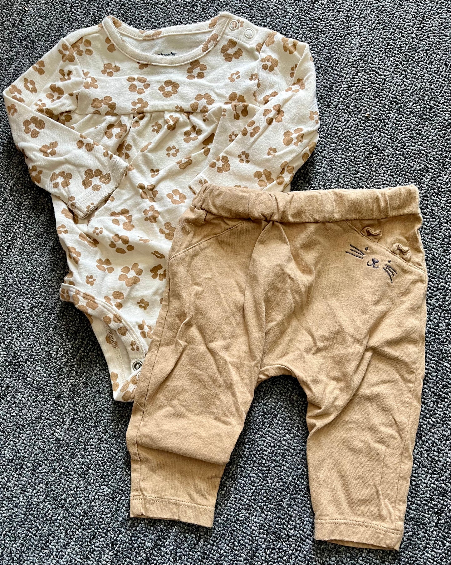 Carters girls 6 month tan and leopard outfit