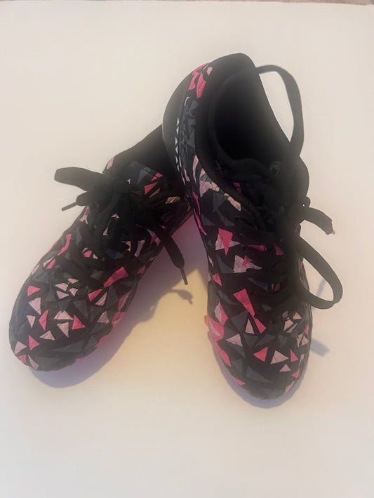 #56 girls cleats size 1.5 VGUC