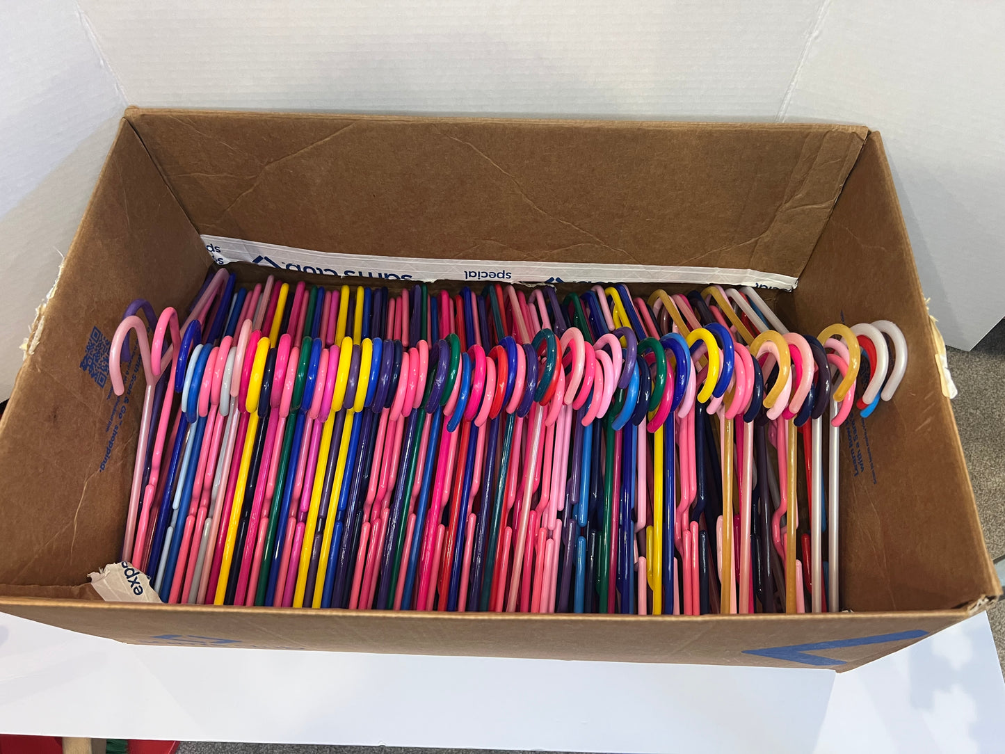 #156 Set of 75 toddler size colorful plastic hangers