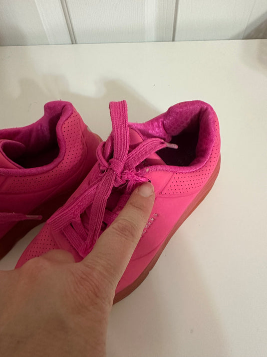#23 (reduced) girls sketchers size 13