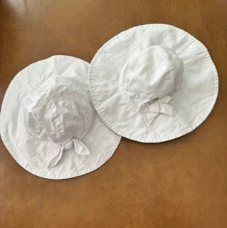 #51 2 Castle House Girls White Hats Size 46cm (~0-6mo) EUC