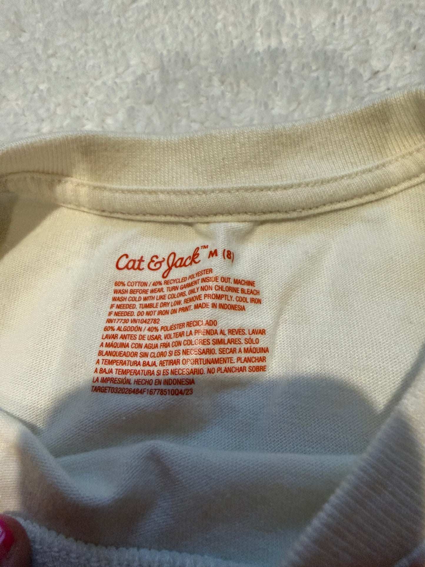 136 EUC Size 8 Cat and Jack Tshirt with large heart