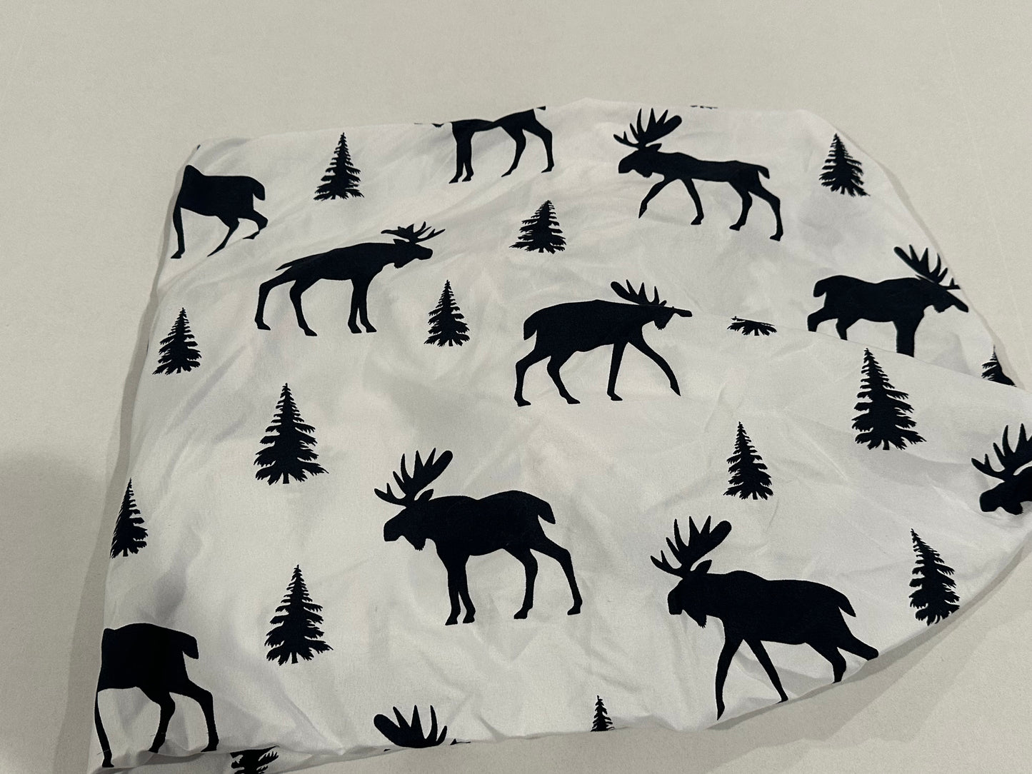 #160 Baby / toddler fitted sheet moose fits a crib or toddler sized bed
