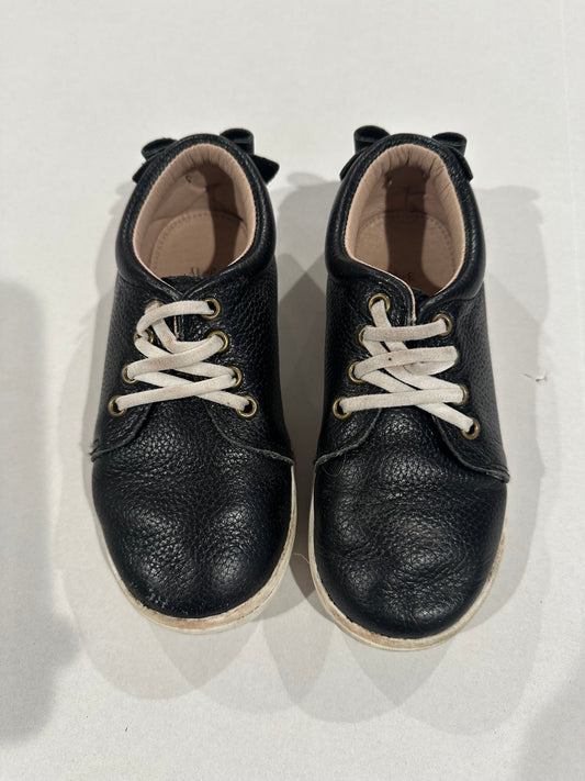 #160 Girls shoes size 3/4 years (fits like size 11) black low tops with cute bow detail on back