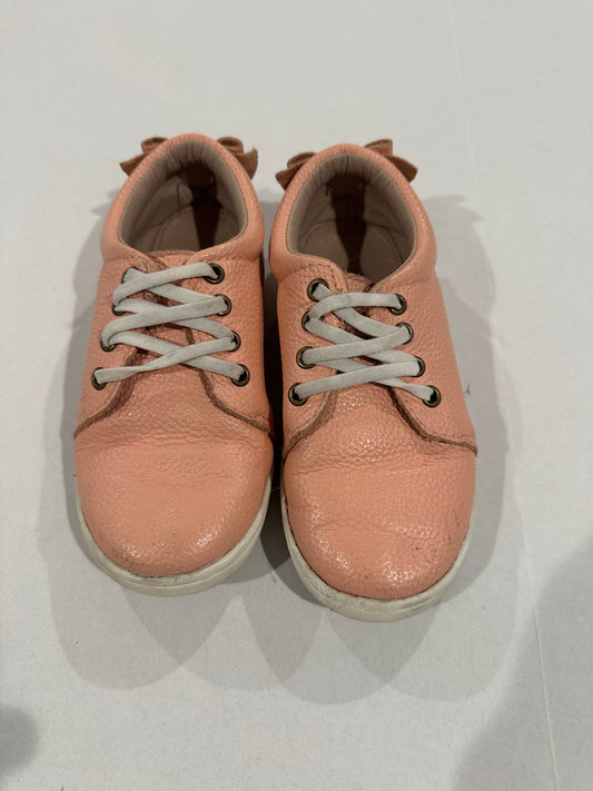 #160 girls shoes size 3-4 years (fits like size 11) pink low tops with cute bow detail