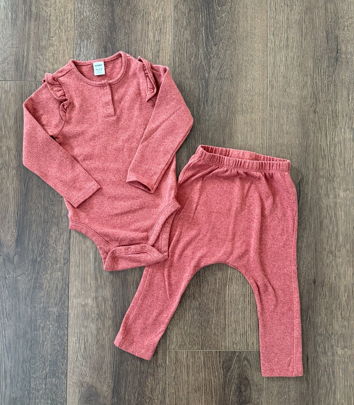 #173-*reduced*Old Navy fleece outfit size 18-24m