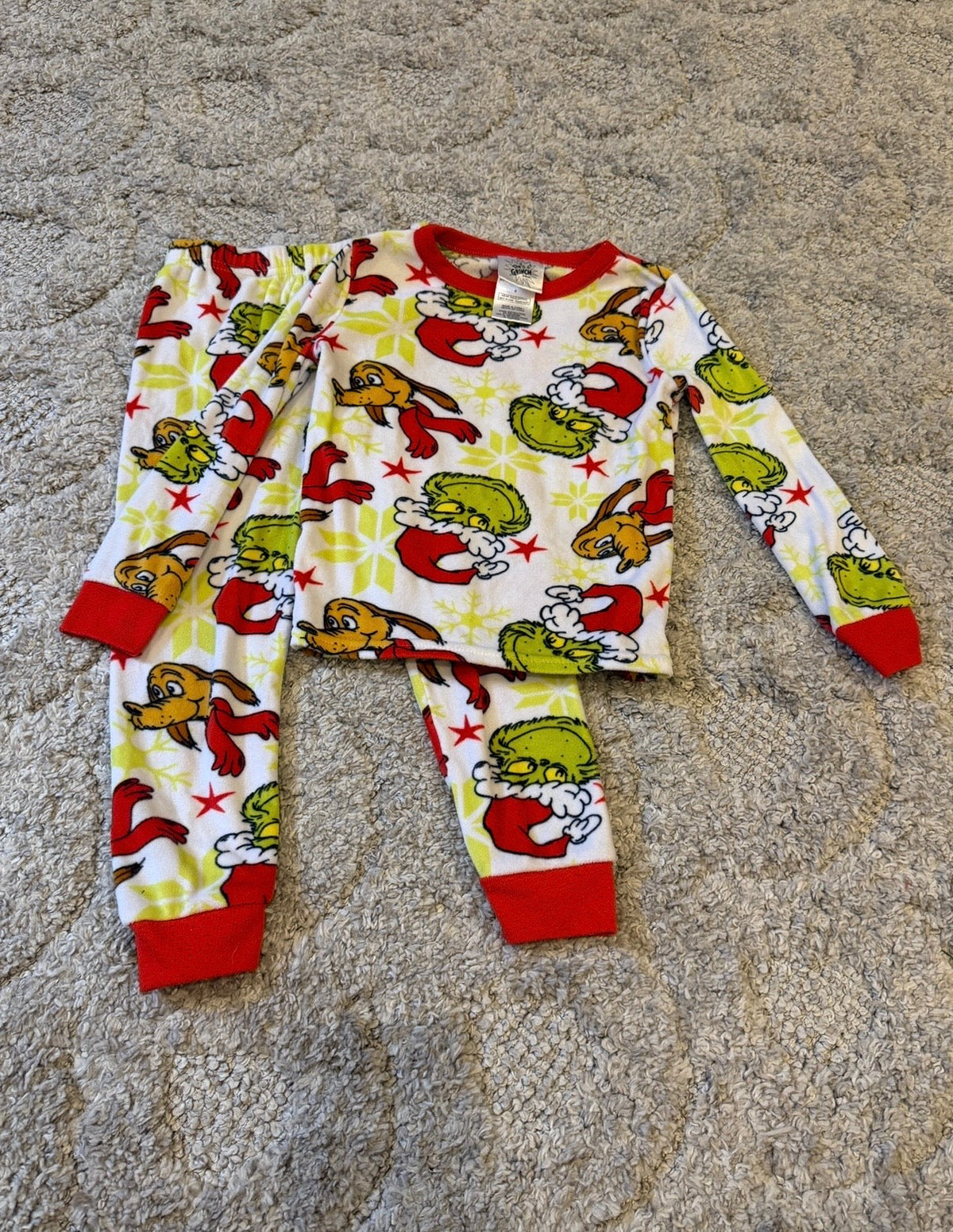 16 - Grinch Jammies - Size 4
