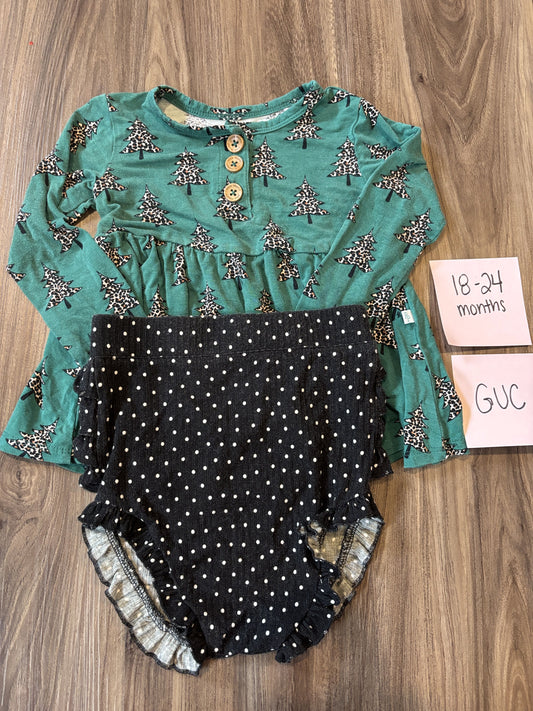 #138 - 18-24 Mo GUC Bamboo (posh peanut) Christmas in July LS Peplum w/bummies