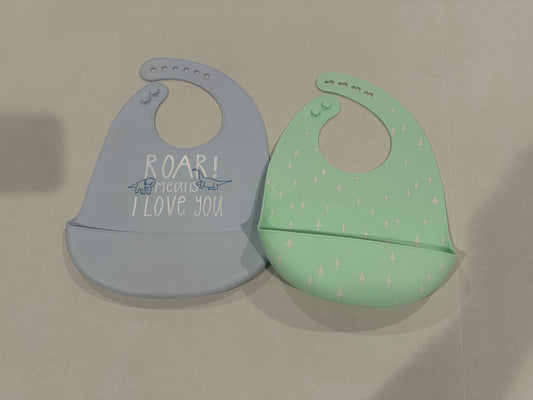 #160 Set of 2 silicone baby bibs