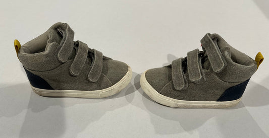 #160 Boys size 8 Cat and Jack high tops