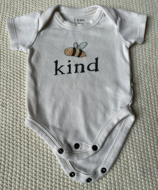 #93 finn + emma Bee Kind Onesie Gender Neutral 0-3M