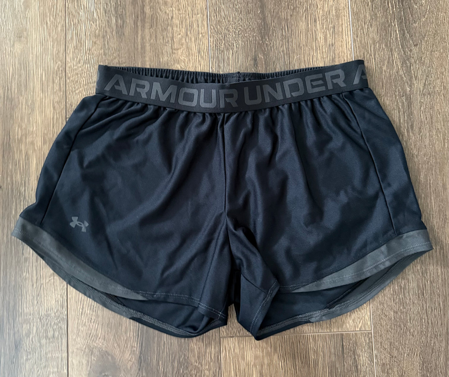 #173-Under Armour black athletic short women's size M (2 of 3)
