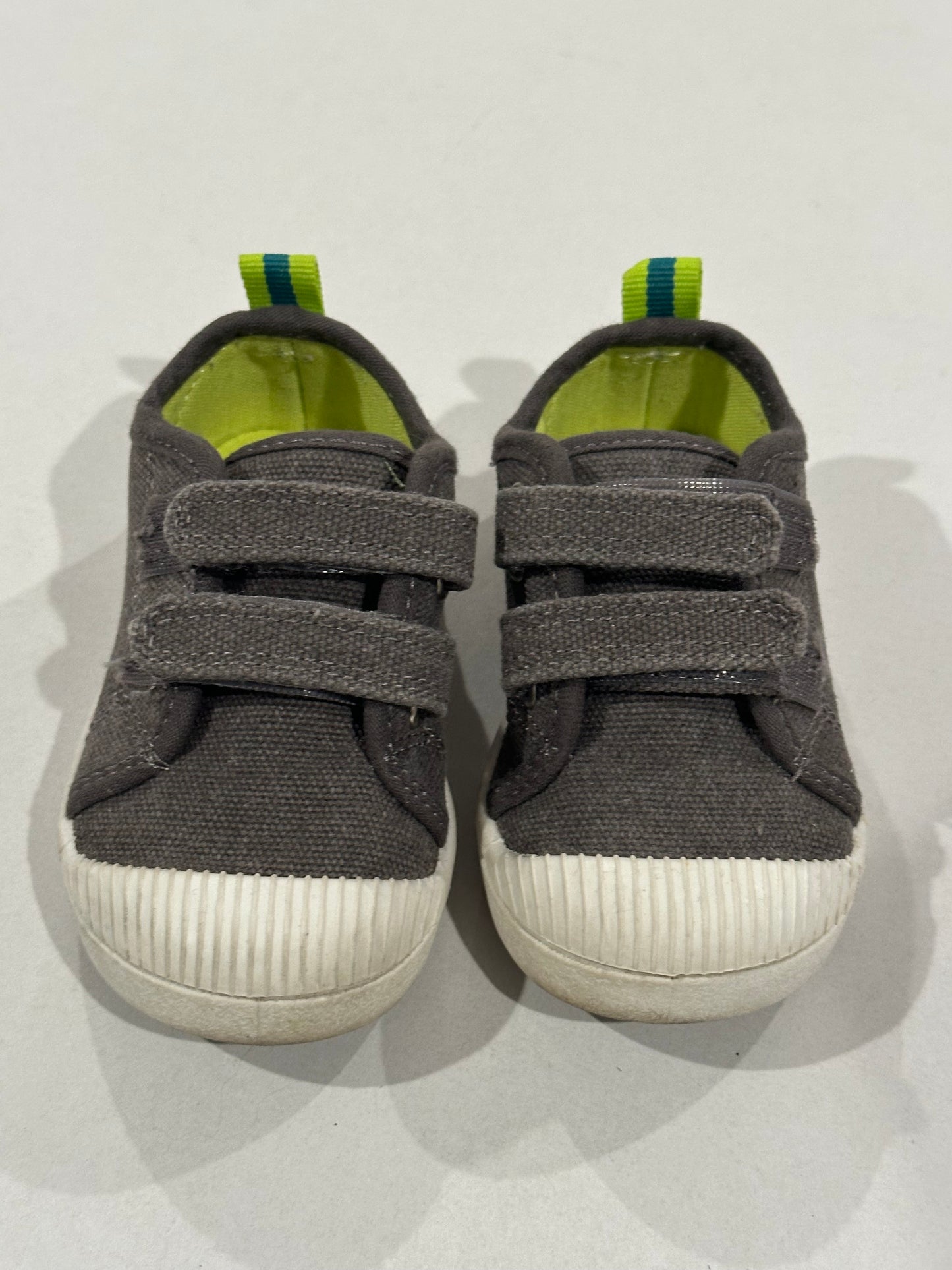 #160 Boys size 6 Cat and Jack grey shoes