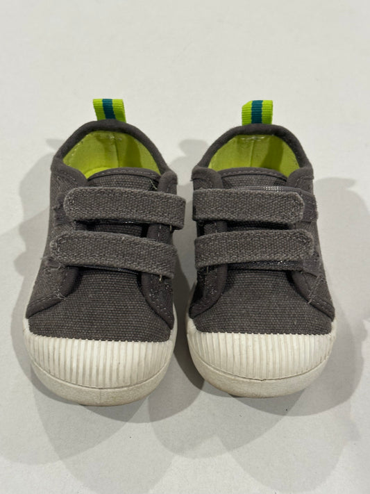 #160 Boys size 6 Cat and Jack grey shoes