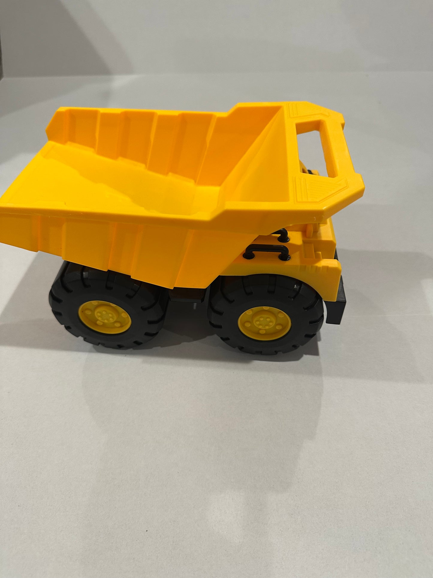 #160 Dump truck toy