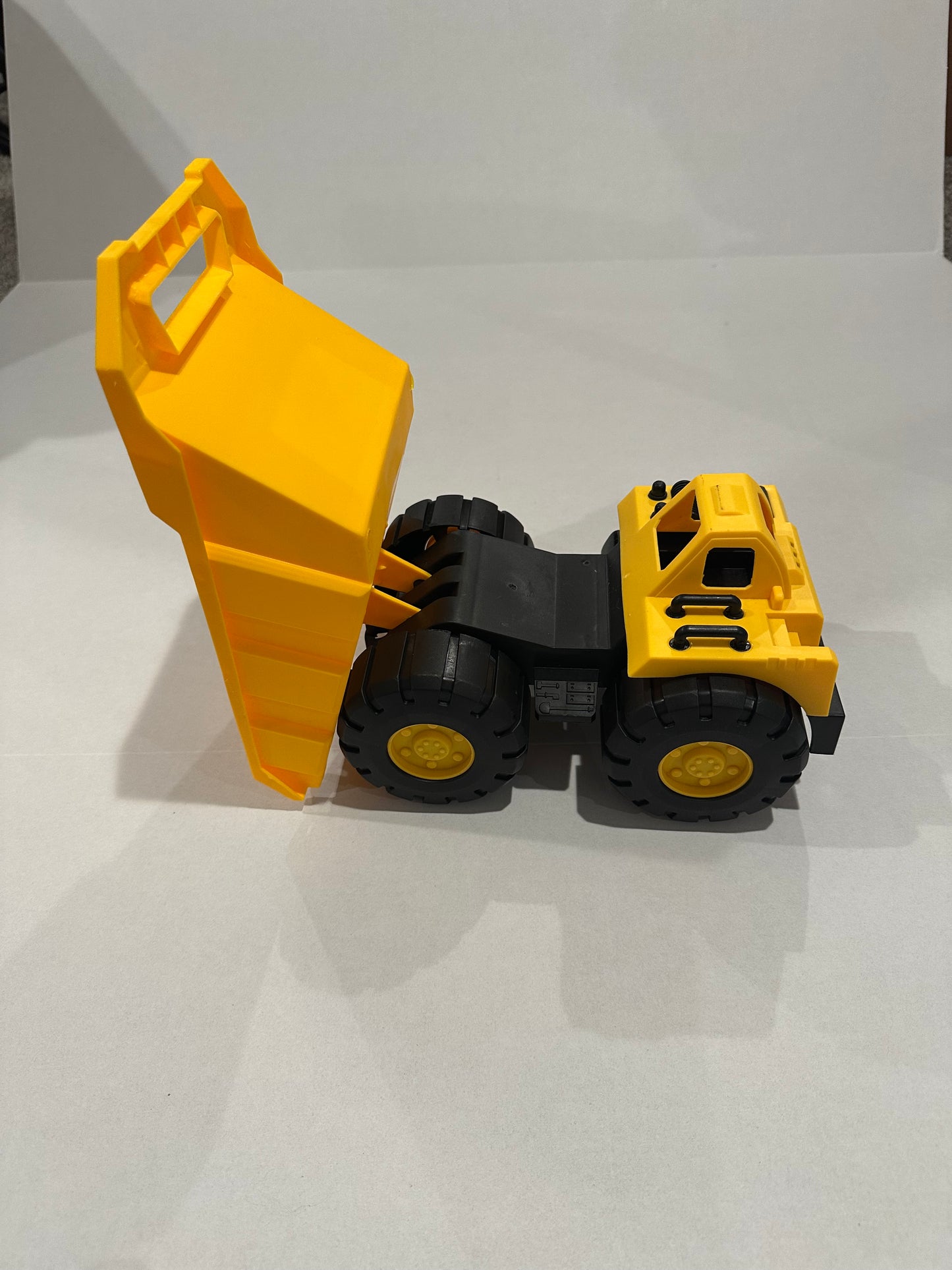 #160 Dump truck toy