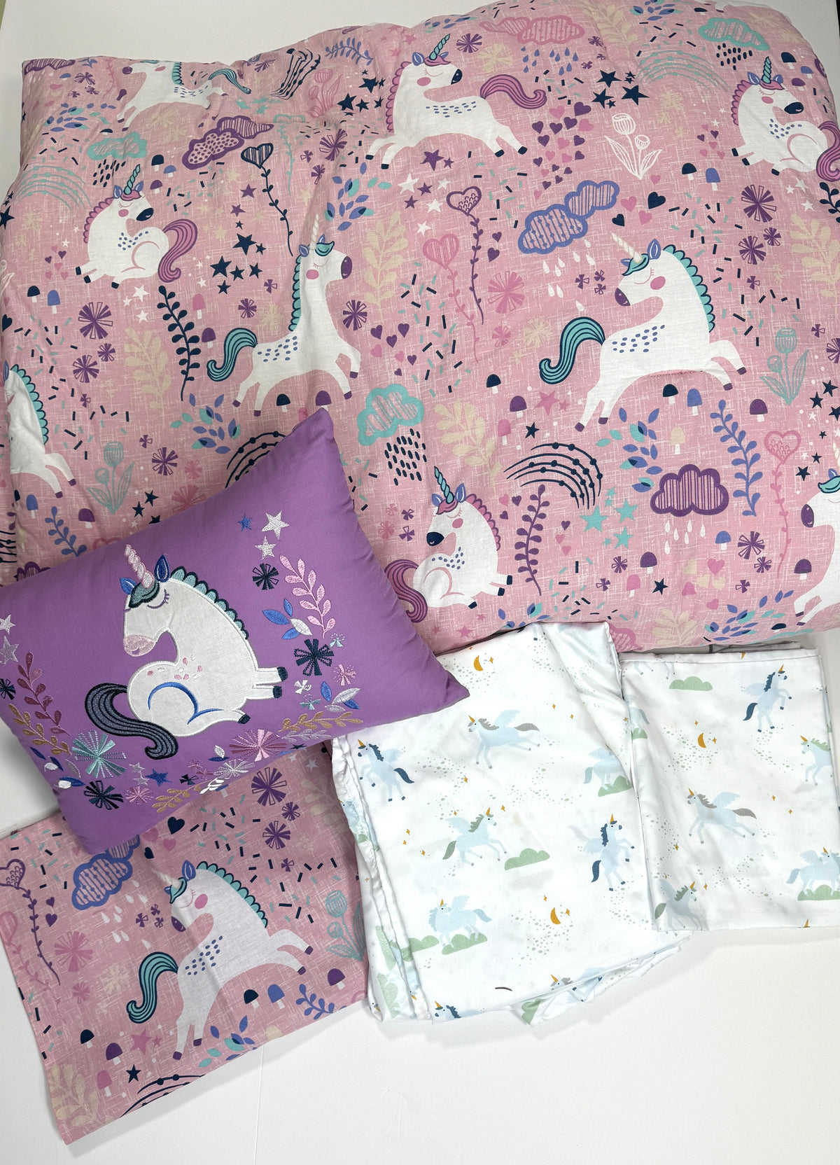 155 Unicorn Twin Bedding set - Comforter, Sham, Throw Pillow, and Sheet Set