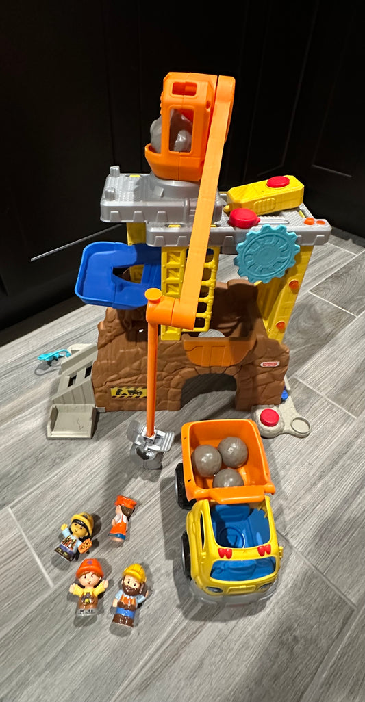 #160 Fisher Price Little People construction site with truck, 4 people and 4 boulders