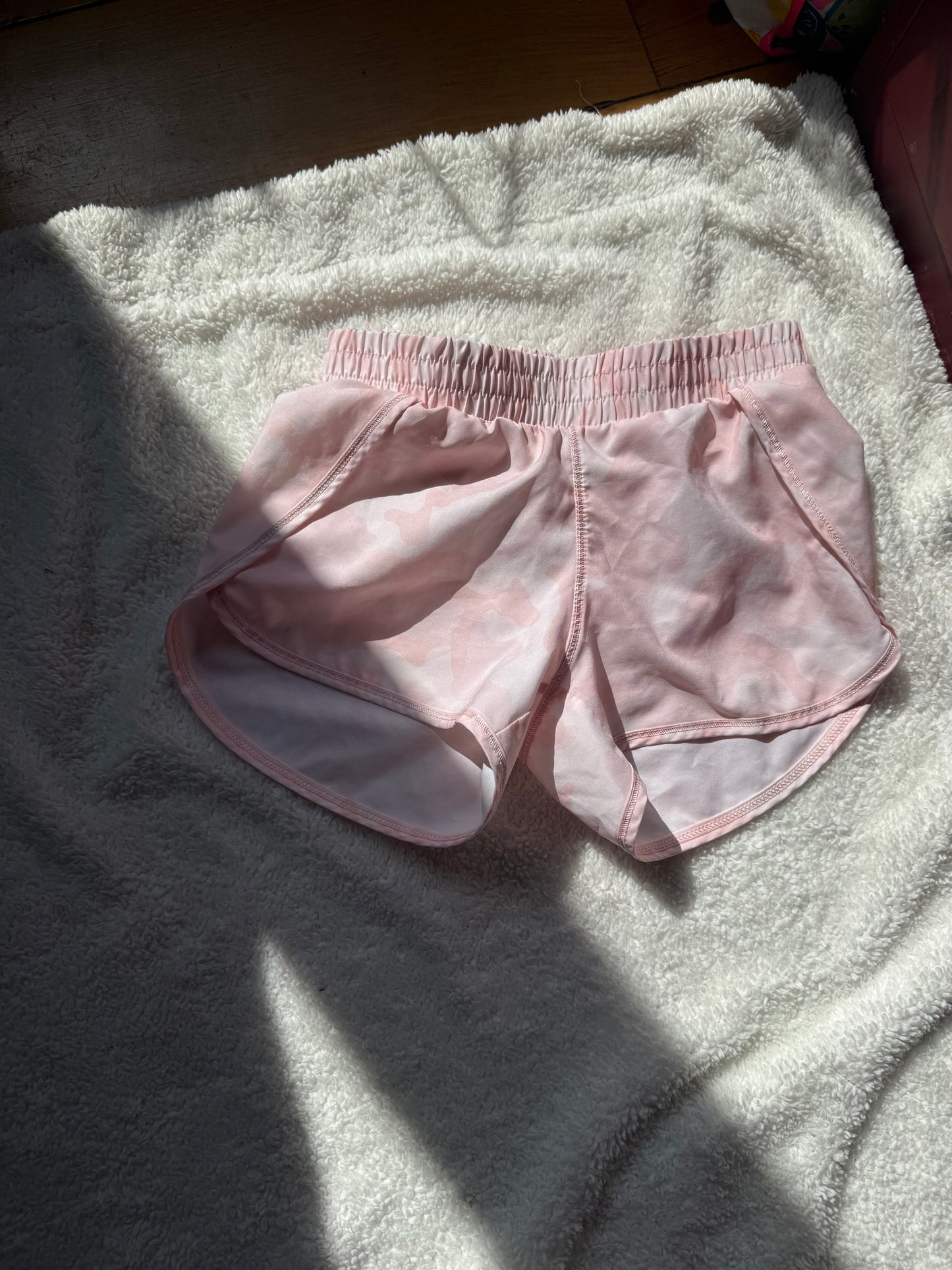 136 EUC all in motion size small pink subtle camo