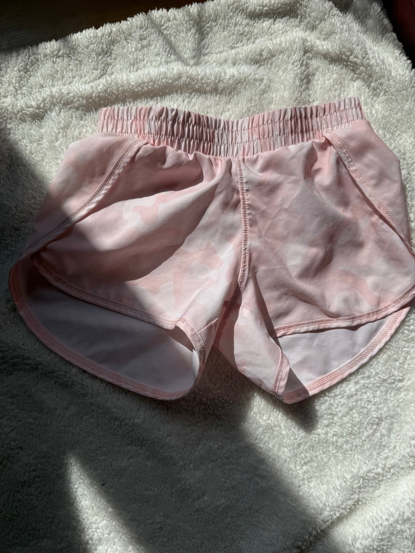 136 EUC all in motion size small pink subtle camo