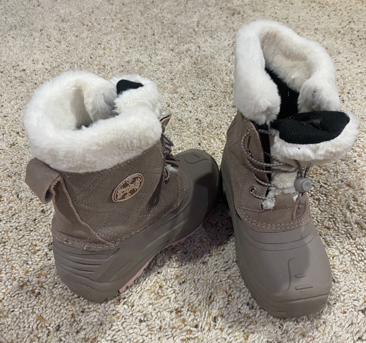 Seller #121 Girls like new warm Totes snow boots size 3