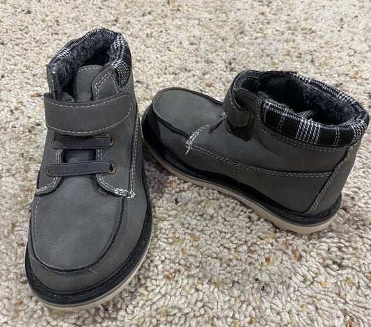 Seller #121 Toddler barely worn size 8 boots