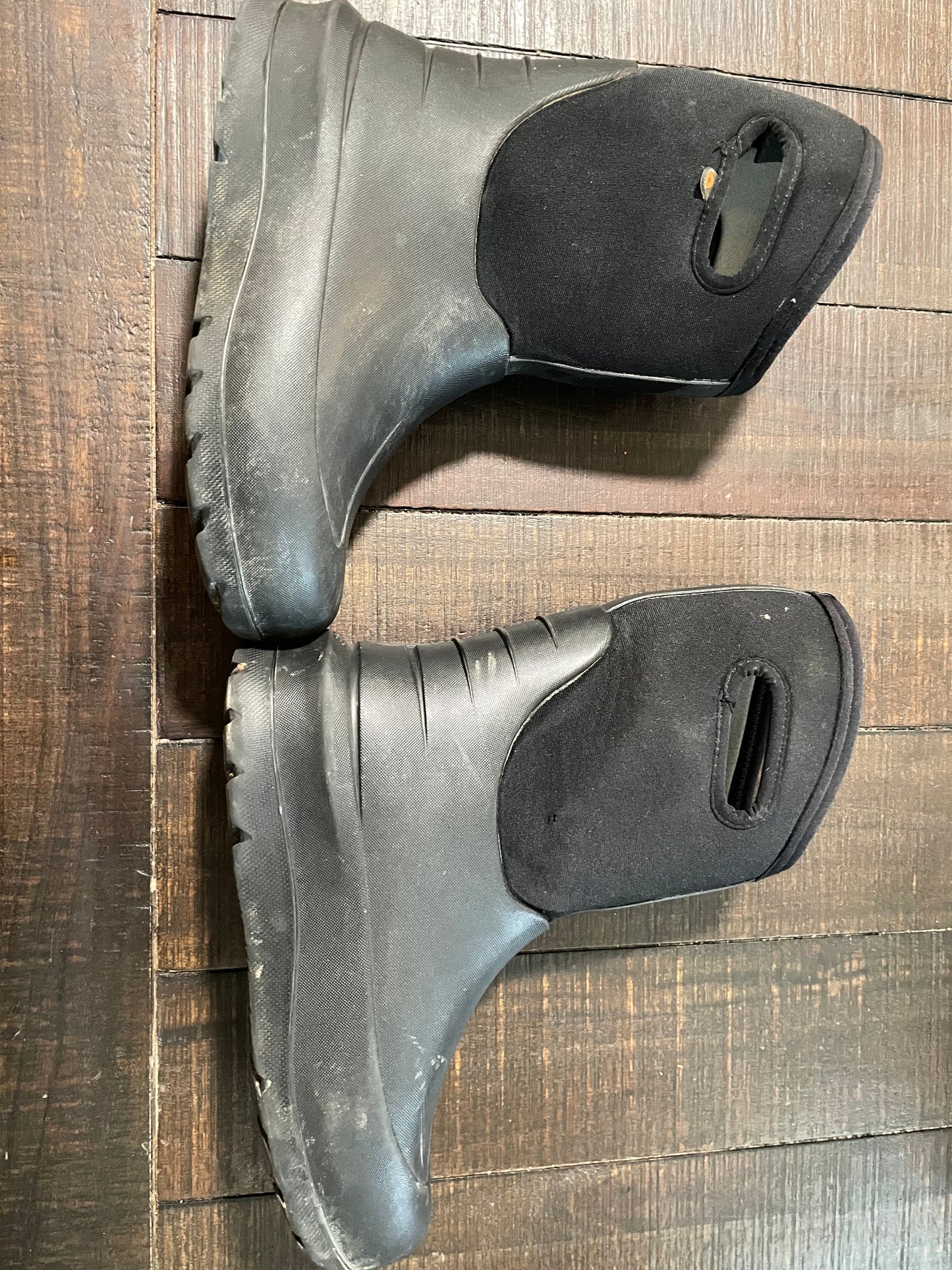 Seller #121 Youth size 5 (big kid) BOGS boots