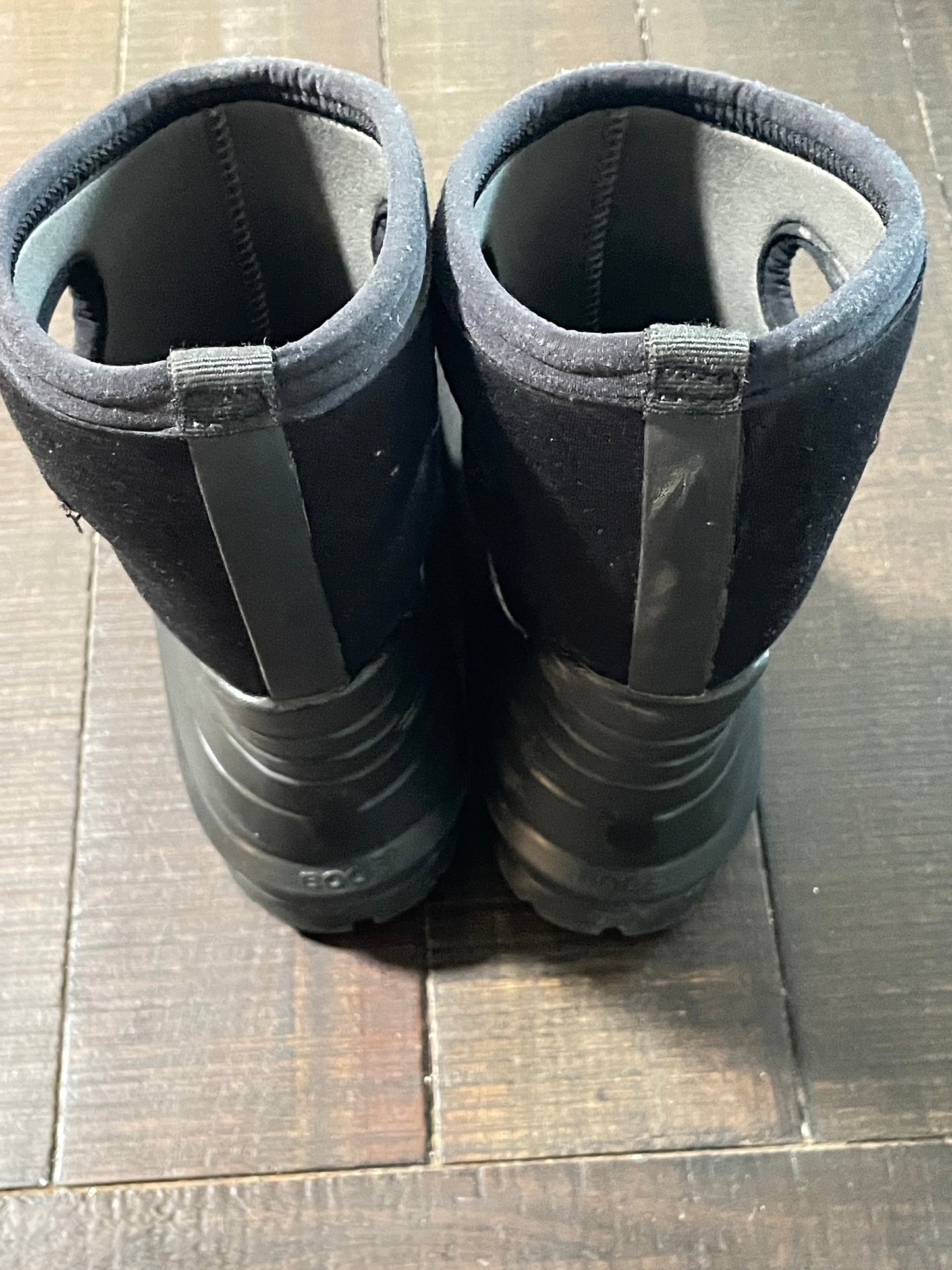 Seller #121 Youth size 5 (big kid) BOGS boots