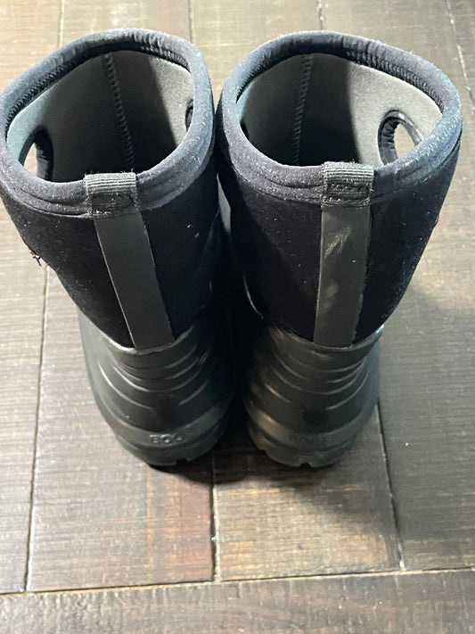 Seller #121 Youth size 5 (big kid) BOGS boots