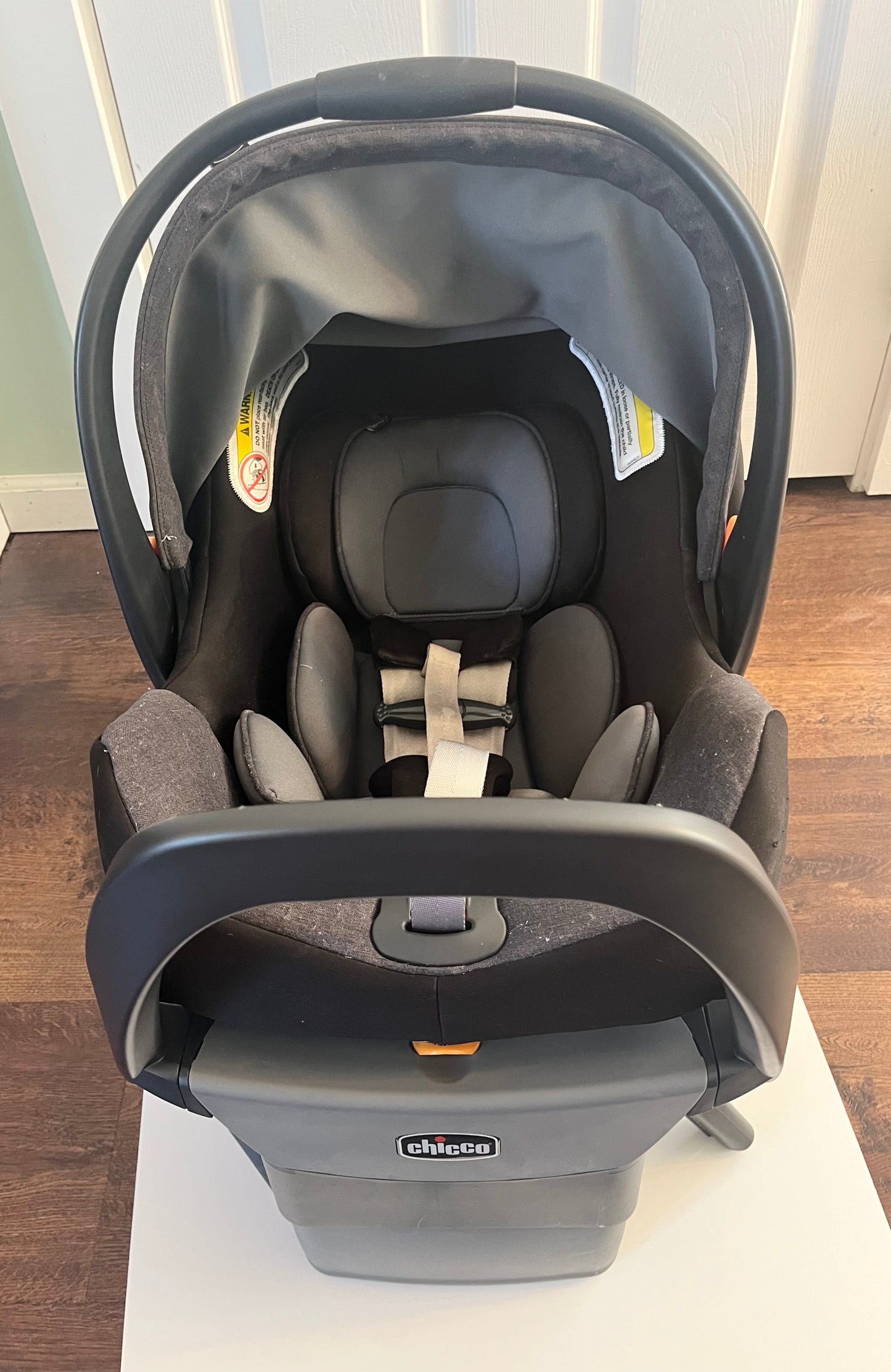Chicco KeyFit 35 Infant Car Seat & Base EXP JAN 2028 **PPU ONLY DP/Kenwood 45236**