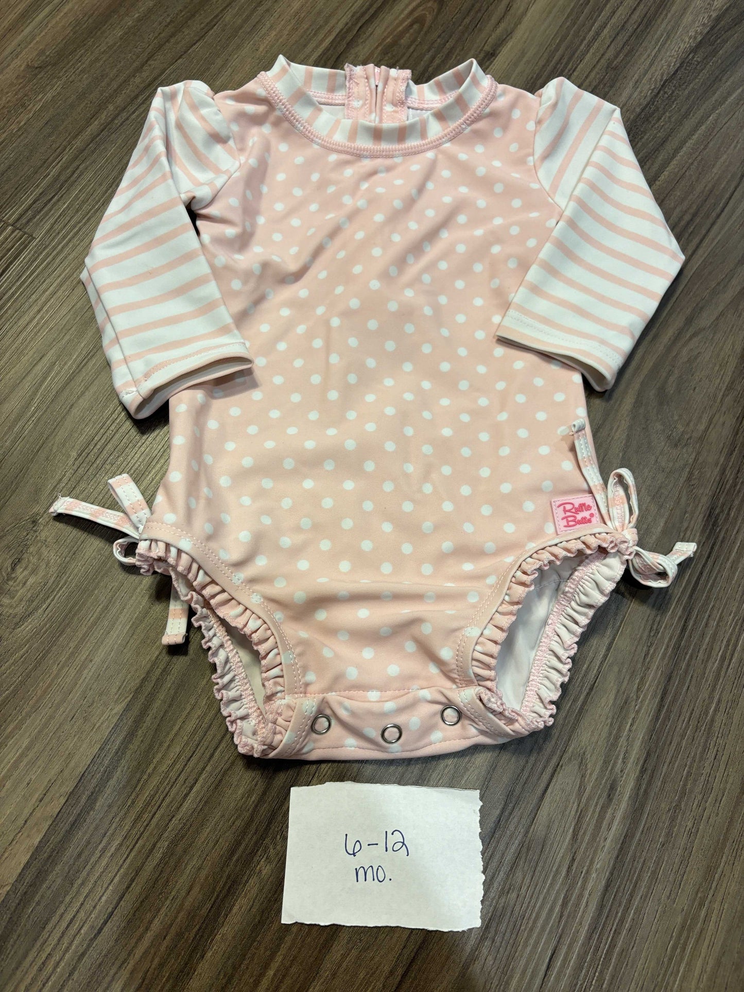 #77 - 6-12 Mo - VGUC RuffleButts - Pink Dot Rashguard