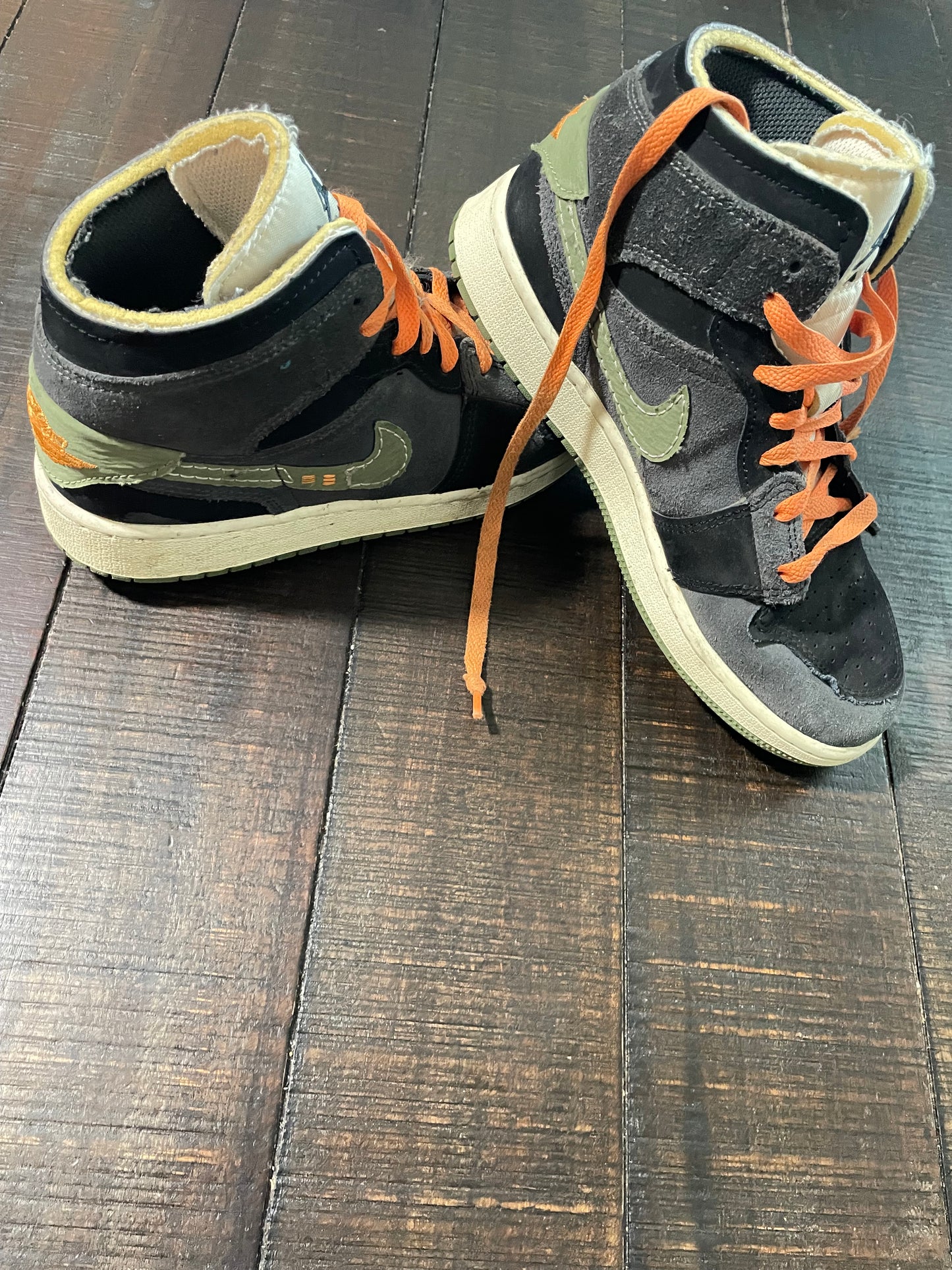 Seller #121 Nike Boys shoes size 5Y