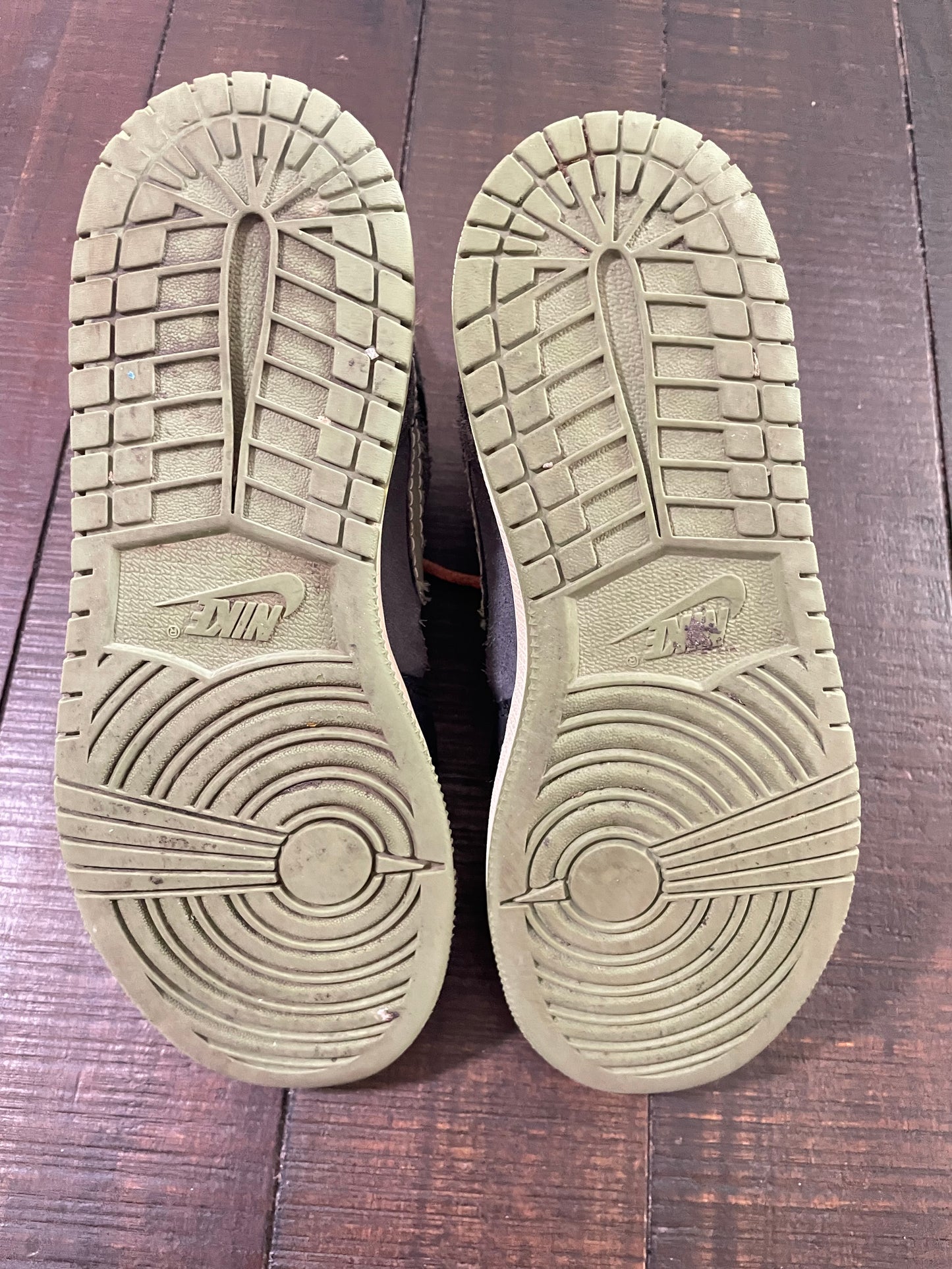 Seller #121 Nike Boys shoes size 5Y