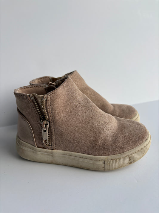 Seller #105 - Size 9c Girls Kelly and Katie Suede Booties GUC