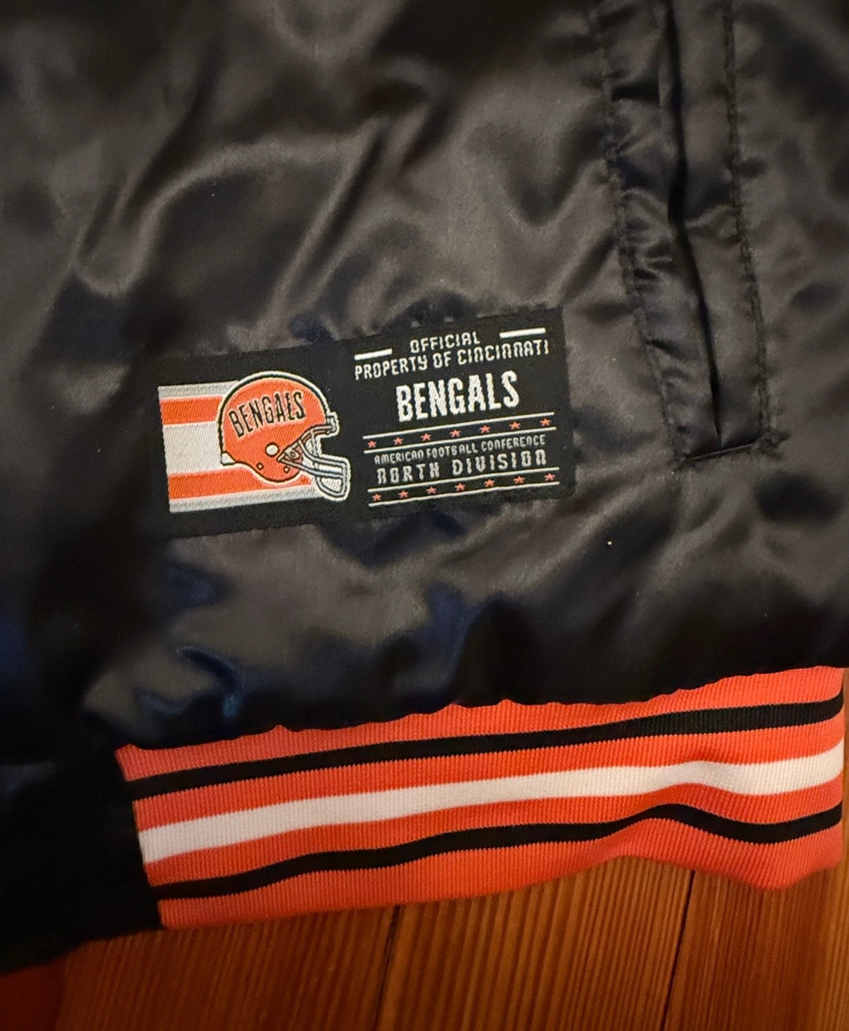#41 |  NWT Adult Small NFL Bengals Track Jacket (orig $135)