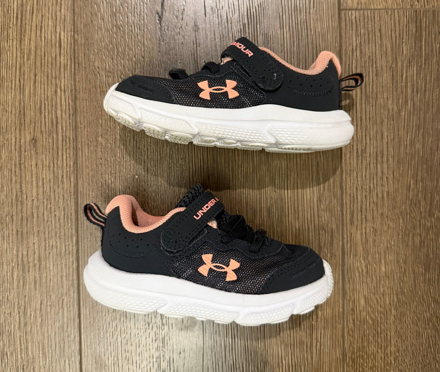 #173-REDUCED Under Armour sneakers toddler girl size 6